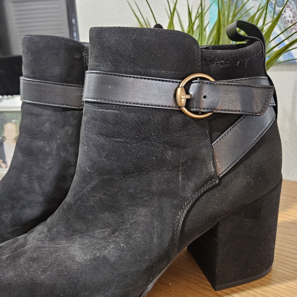 Vionic Block Heel Ankle Boots. Size 10 - image 2